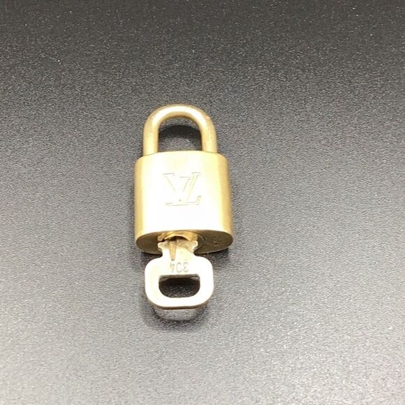 Authentic Louis‎ Vuitton Gold Brass Padlock Key #304 - Picture 1 of 3